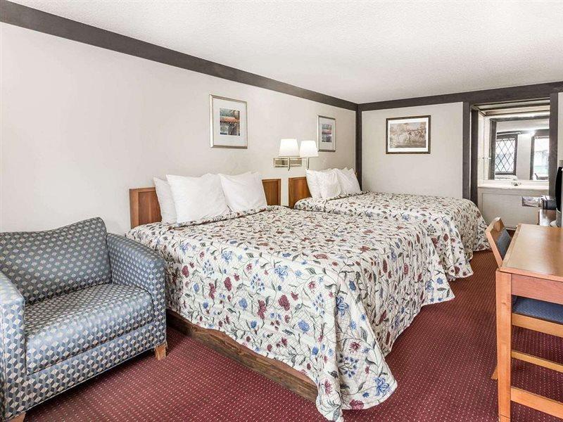 Knights Inn Расин Экстерьер фото
